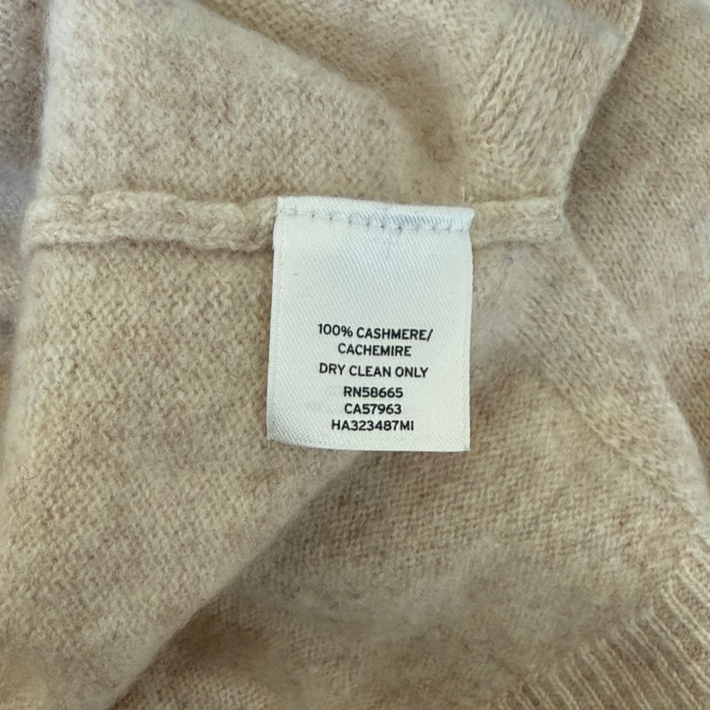 Halogen 100% Cashmere Sweater Size XS Beige V-Neck Soft Knit Classic - Picture 3 of 7
